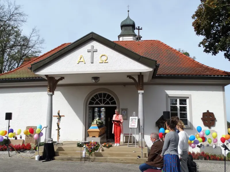 Trauerrednerin im Allgäu: Trauerfeier in Lechbruck mit Silvia Schäfler